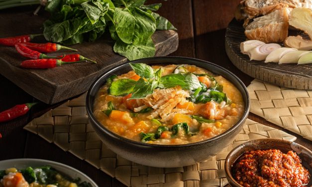 Kuliner Khas Sulawesi: Bubur Manado Yang Kaya Warna & Rasa