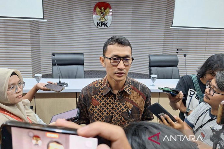 Heboh Kasus Kuansing! Suap Bupati Pakai Land Cruiser Bekas