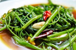 Anti Gagal! Tumis Kangkung Hijau Cerah Ala Restoran