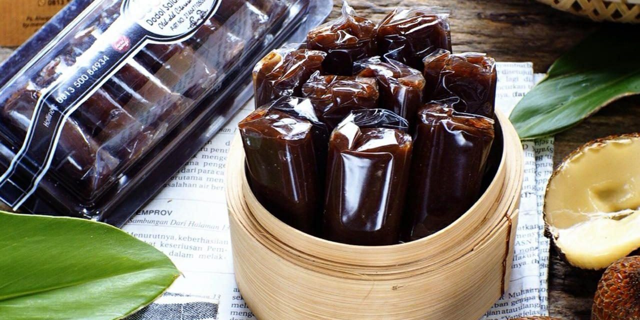 Dodol Salak, Kuliner Unik Berbahan Buah Lokal Yang Bikin Nagih