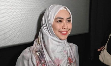 Oki Setiana Dewi Hamil Lagi? Komentar Ria Ricis Bikin Penasaran