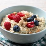 Oatmeal Untuk Diet: Menu Praktis Rendah Kalori Tinggi Nutrisi