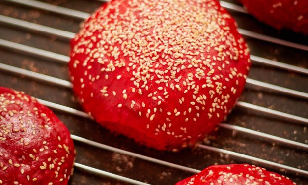 Makin Menggoda! Red Bun Lembut Dengan Warna Merah Cantik