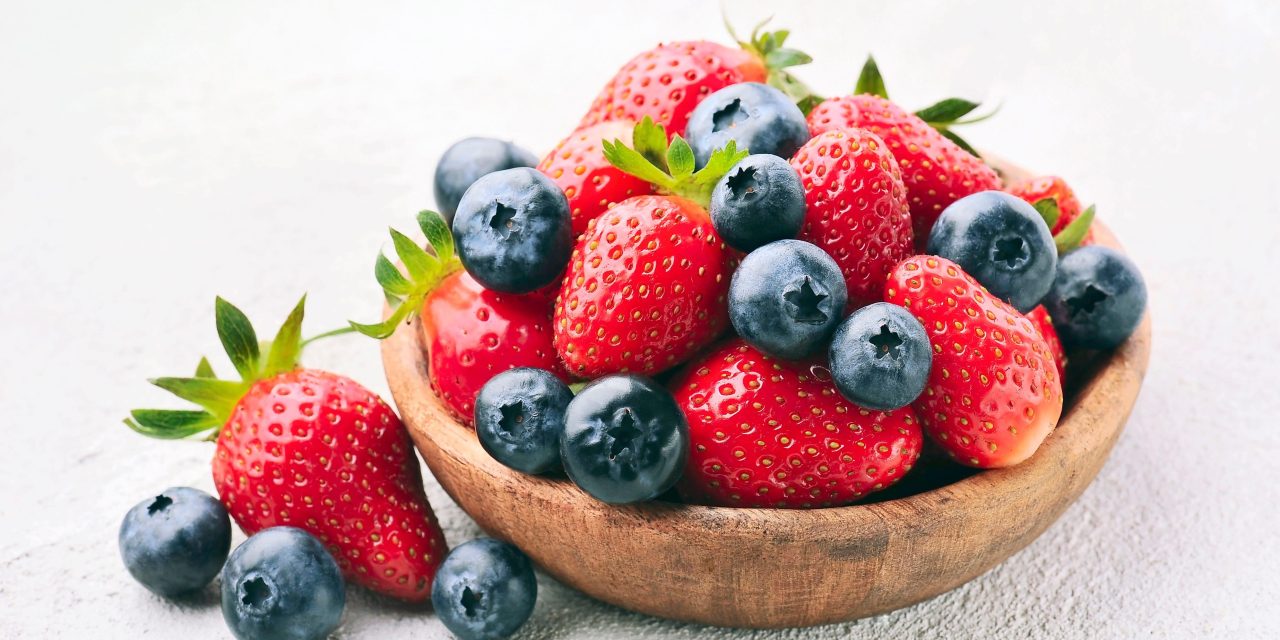 Bukan Buah Biasa! Stroberi Dan Blueberry Kaya Antioksidan