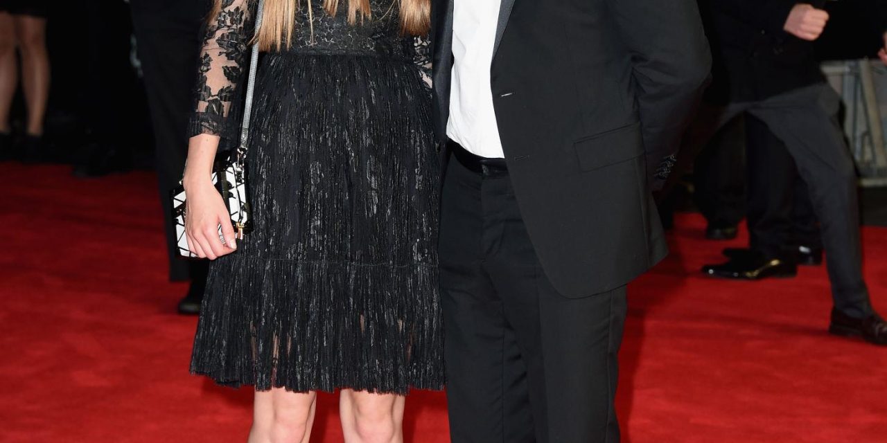 Sempat Rujuk! Mia Goth Kini Gugat Cerai Shia LaBeouf