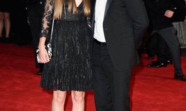 Sempat Rujuk! Mia Goth Kini Gugat Cerai Shia LaBeouf