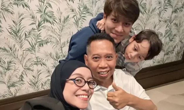 Potret Hangat! Rizky Billar Dan Lesti Kejora Jenguk Tukul Arwana