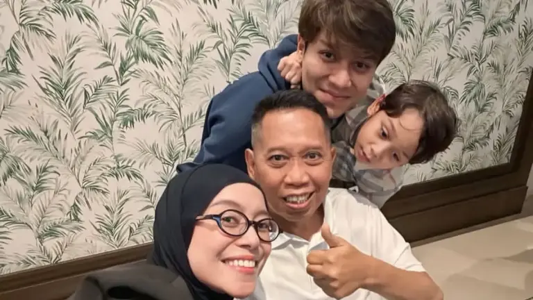 Potret Hangat! Rizky Billar Dan Lesti Kejora Jenguk Tukul Arwana