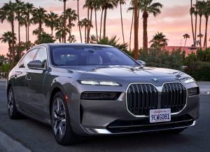 Sedan Listrik Sultan! BMW i7 xDrive60 Di Banderol Rp3,4 Miliar