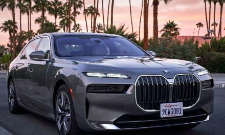 Sedan Listrik Sultan! BMW i7 xDrive60 Di Banderol Rp3,4 Miliar