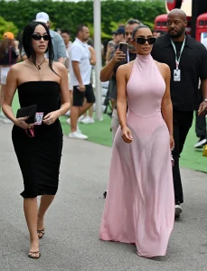 Kim Kardashian Dan Martin Brundle Bertemu Di Grid F1 Singapura