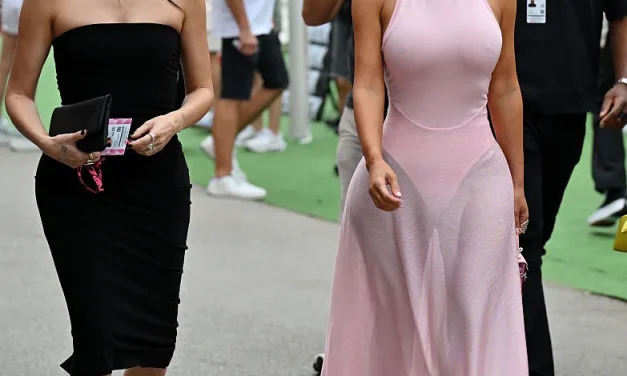 Kim Kardashian Dan Martin Brundle Bertemu Di Grid F1 Singapura